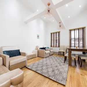  Apartment Aldgate Flats