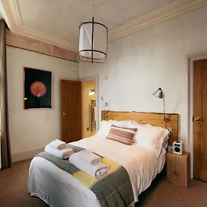 Отель The Culpeper Bedrooms, Лондон